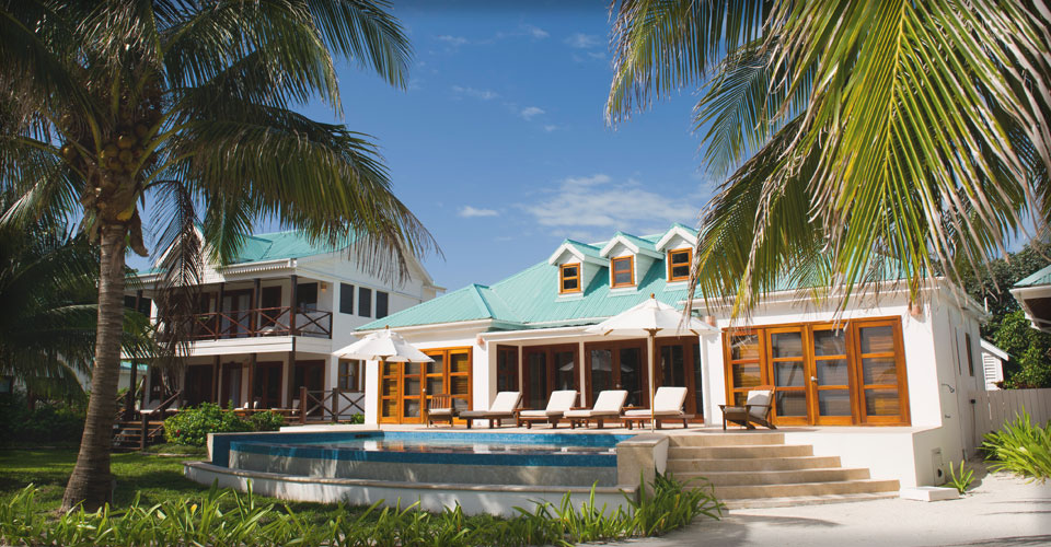 A villa among coconut trees at Victoria House Resort