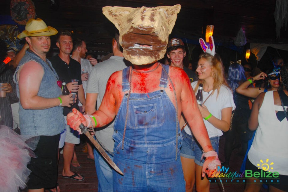 2016-holiday-hotel-halloween-party-59